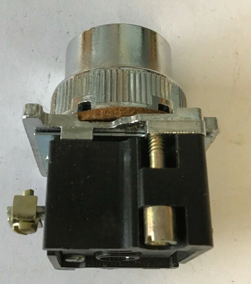 CUTLER HAMMER 10250T472 ILLUMINATED PUSH BUTTON 240V