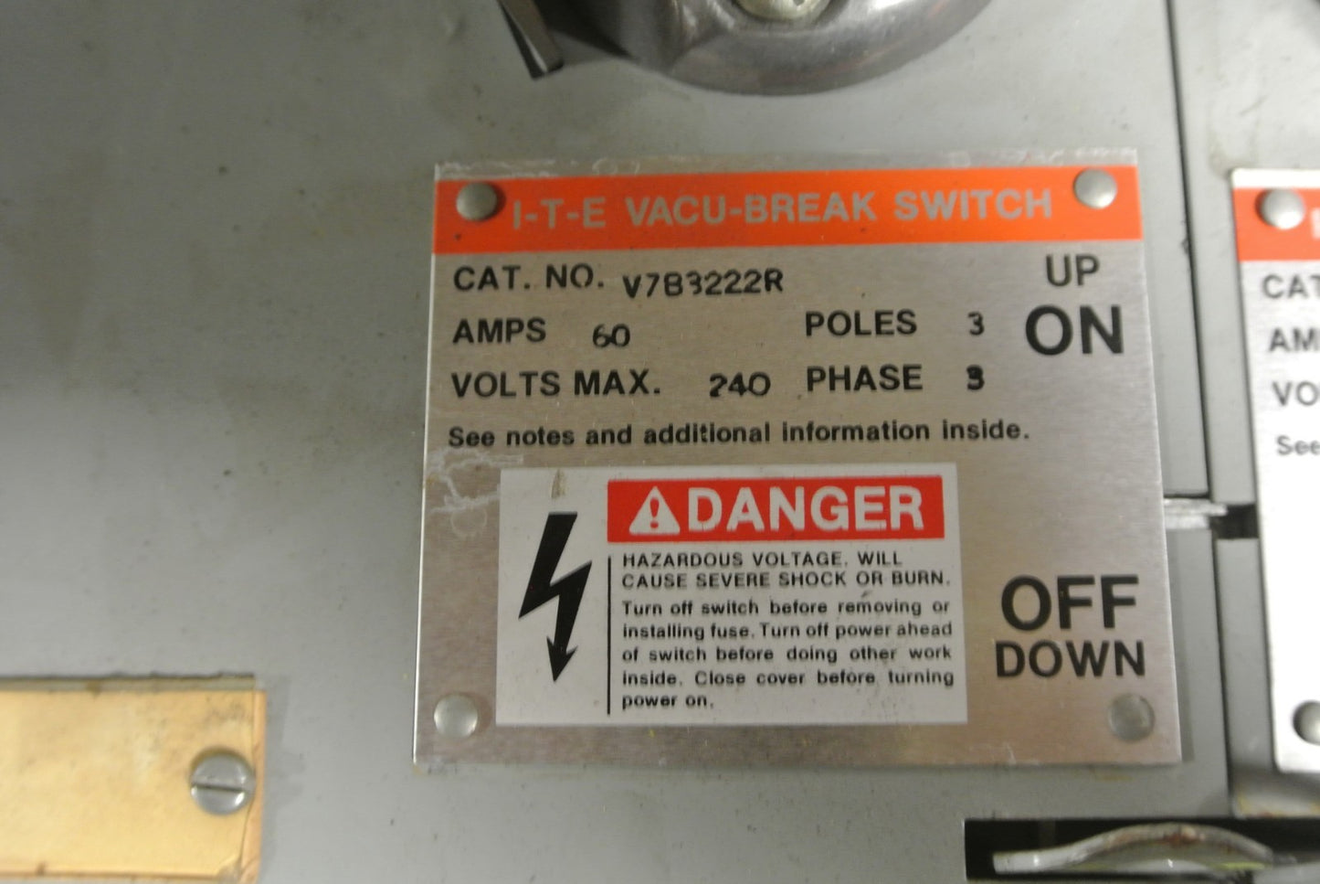 I-T-E V7B3222R - TWIN PANELBOARD VACU-BREAK SWITCH - 240V, 60A, 3-POLE