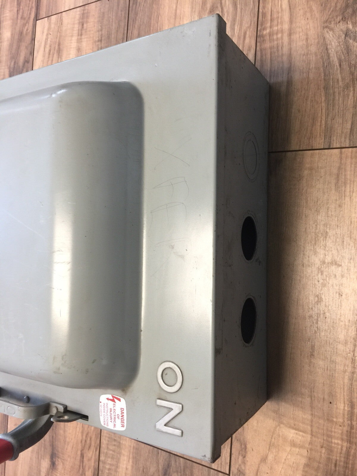 GE TC35323 TYPE HD ENCLOSED SAFETY ELECTRIC SWITCH 100A 240VAC 3P 7.5HP DOUBLE