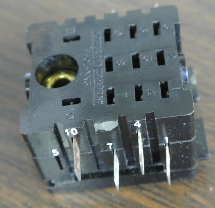 SQUARE D NK32 Series A - SOCKET - NEW SURPLUS