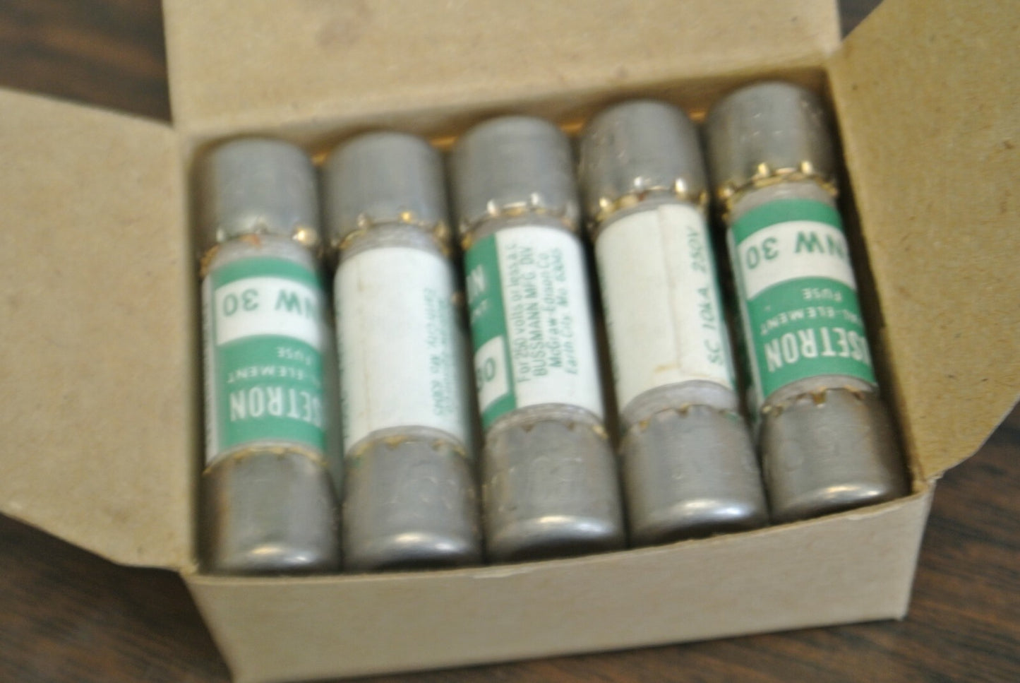 BOX of 10 / BUSS FNW30 FUSETRON FUSES / 30A / 250VAC