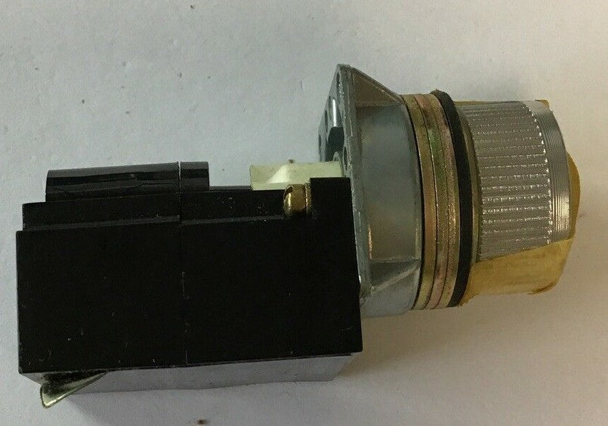 SQUARE D 9001 M2LA1 ILLUMINATED PUSHBUTTON SER.A 120/110V 60/50HZ