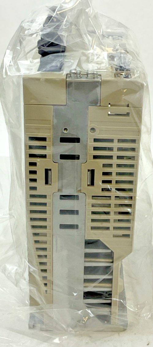 YASKAWA SGDV-2R8F11A002000 SERVO DRIVE 3PH 9.4A 230V 400HZ