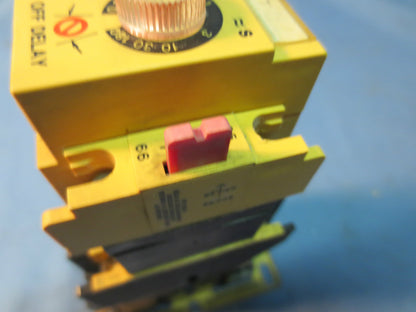 ALLEN-BRADLEY 700-F310A1 Ser. B - RELAY, 120/110 VAC w/ 196-FTB TIMER