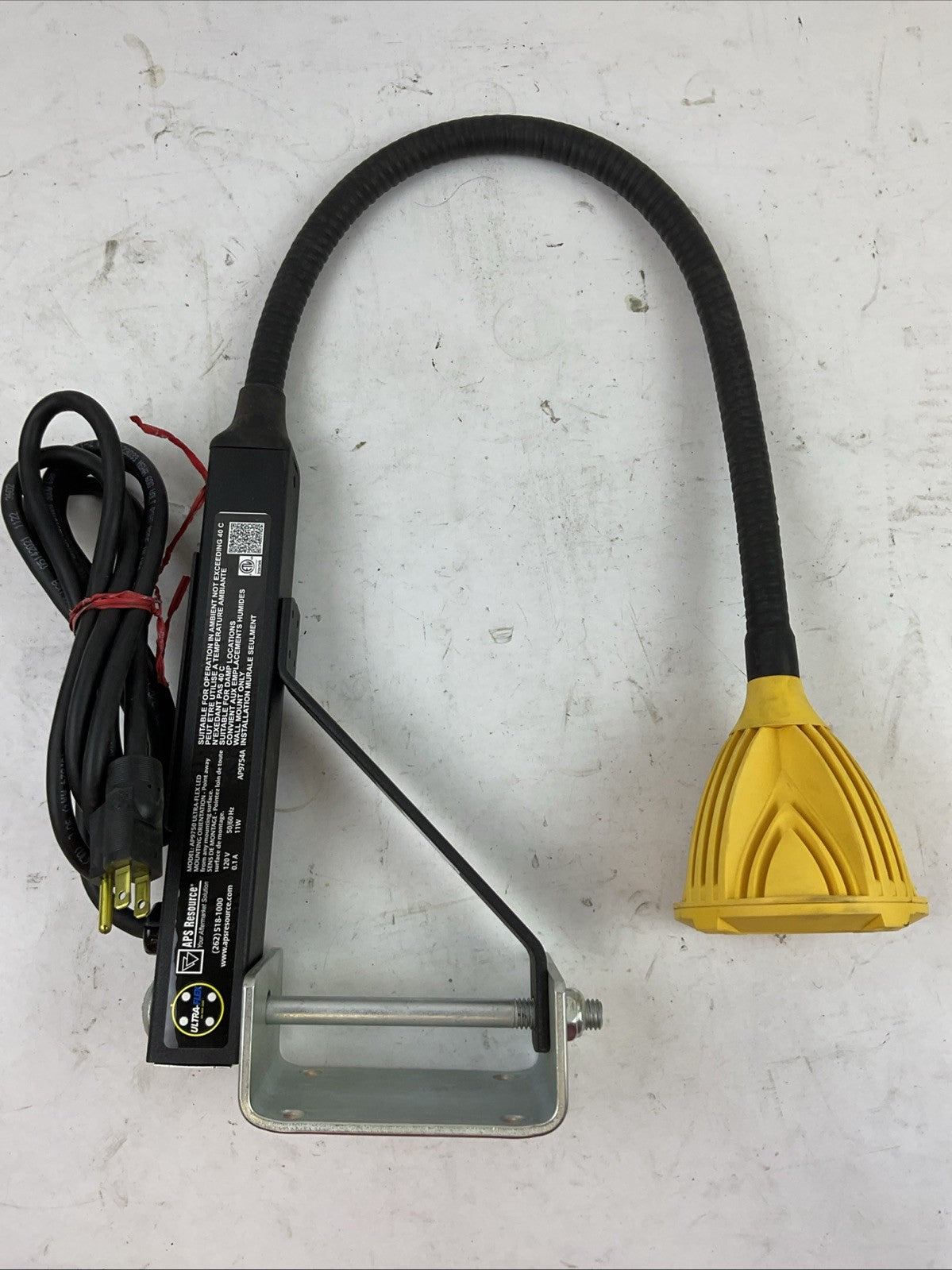 APS RESOURCE AP9750 ULTRA-FLEX LED DOCKLIGHT WITH PLUG 120VAC 50/60HZ 0.1A 11W