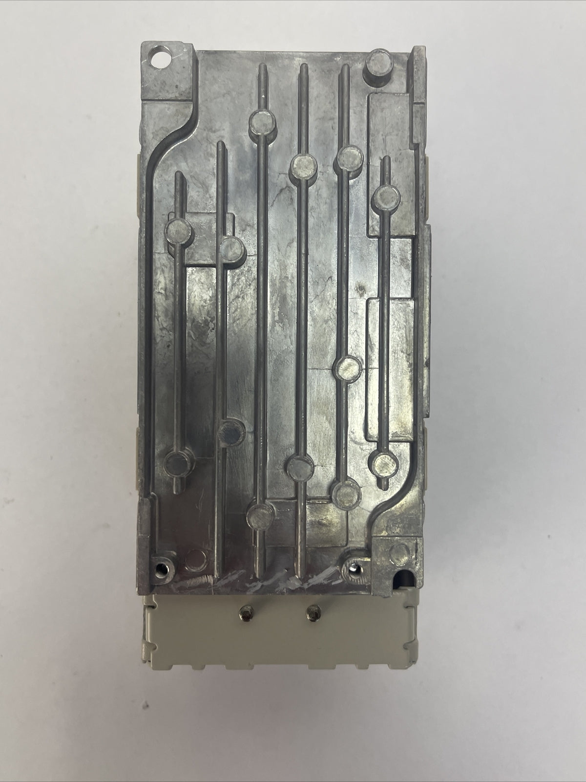 YASKAWA CIMR-VUBA0002FAA AC DRIVE REV C OUTPUT 0-240VAC 1.9/1.6A 0-400HZ INPUT