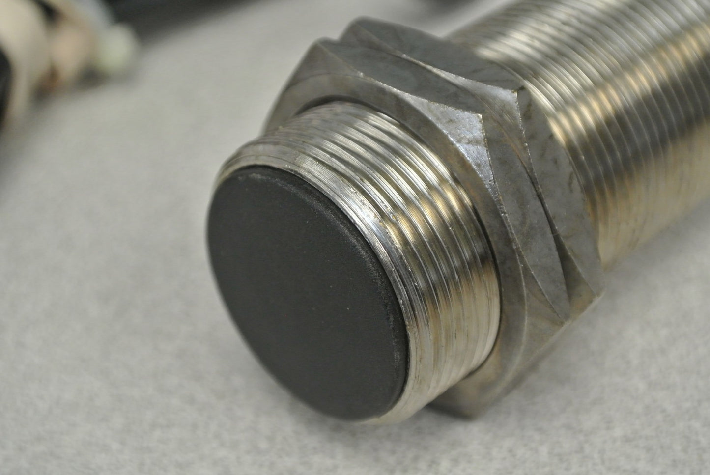 ALLEN-BRADLEY 871C-J10A30 CYLINDRICAL INDUCTIVE PROXIMITY SWITCH / 10-30VDC 18mm