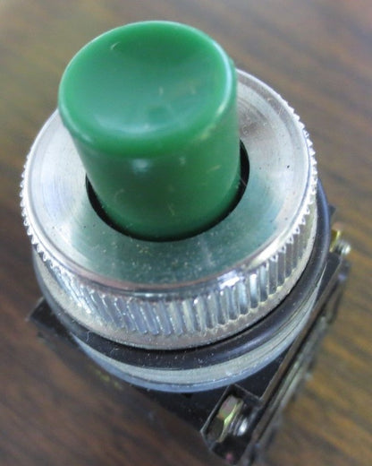 GENERAL ELECTRIC CR104A8205 MINIATURE OILTIGHT PUSHBUTTON - GREEN - NEW SURPLUS