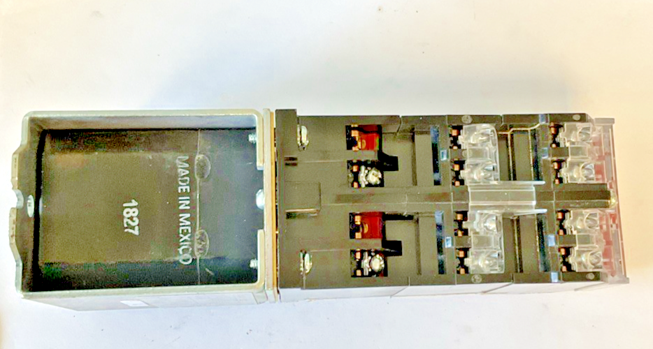 ALLEN BRADLEY 700S-DCPK1020Z24 SAFETY RELAY SER.E 600VAC