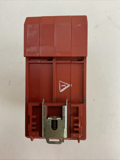 ALLEN BRADLEY MSR138DP 440R-M23143 SER B SAFETY RELAY SUPPLY 24V OUPUT AC15 250V