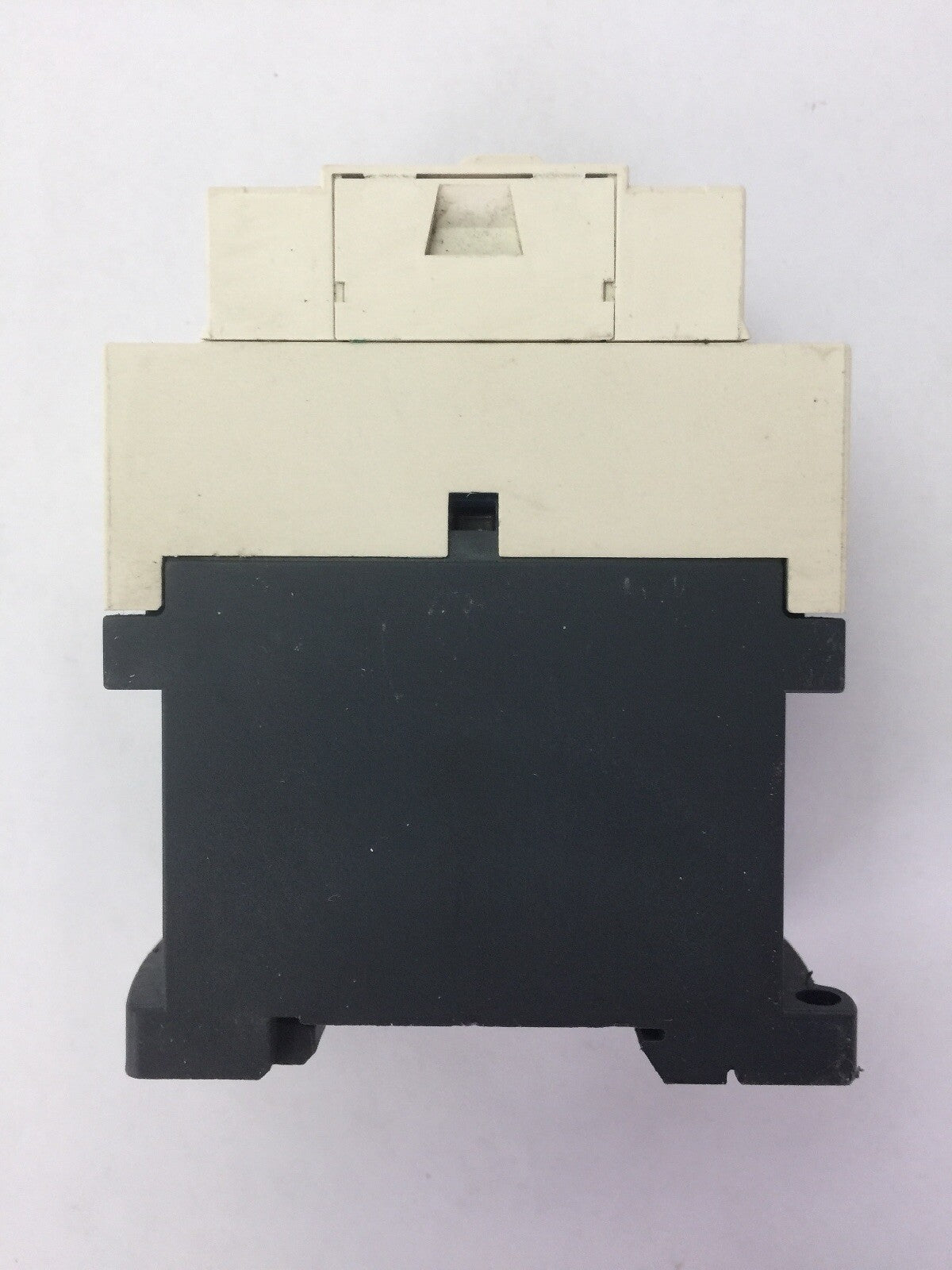 TELEMECANIQUE CAD32 BL RELAY 600VAC 10A  COIL 24VDC 2,4 W LAD4TBDL 5-24V