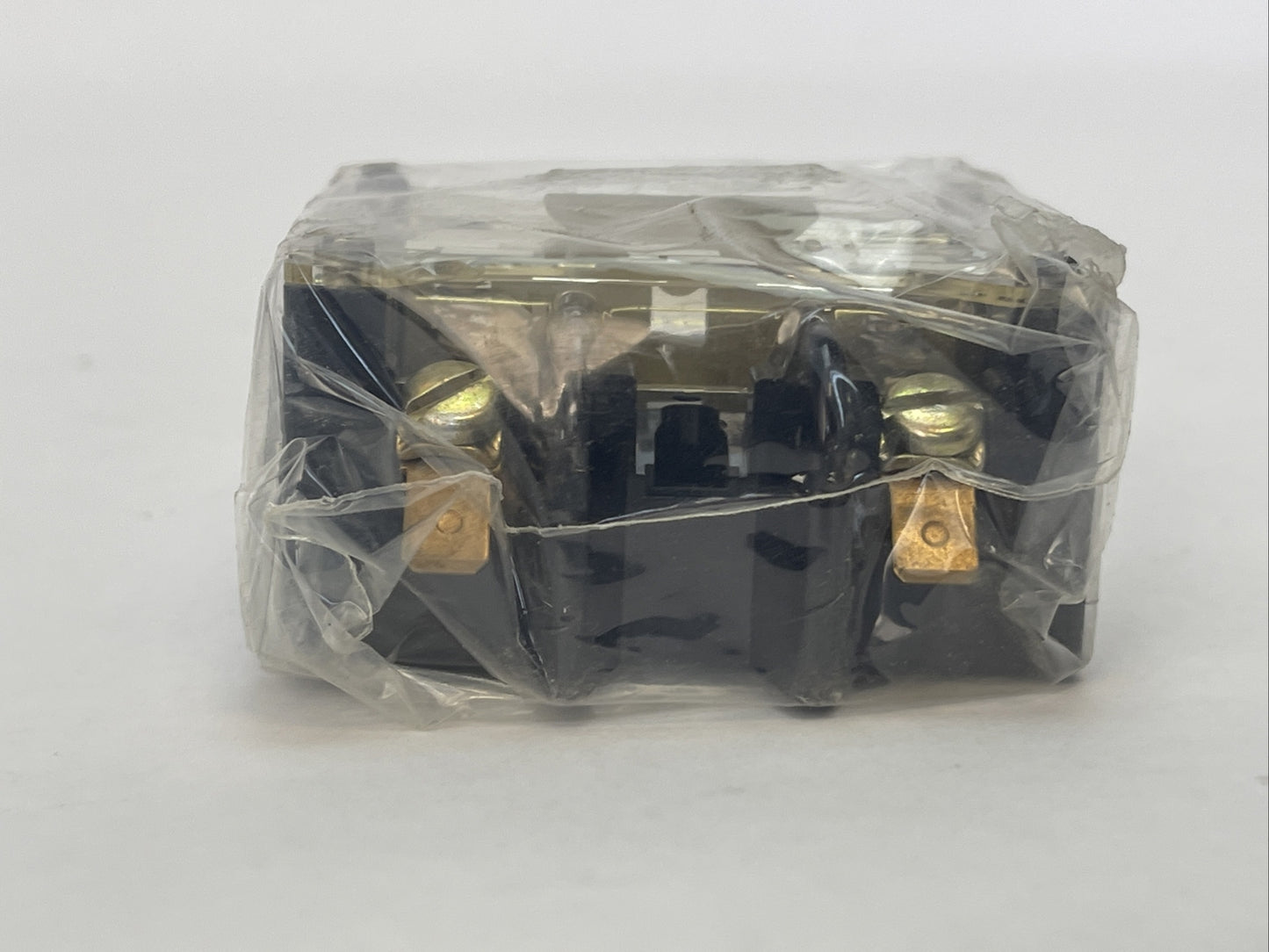 FURNAS 46ZBE20 CONTACT BLOCK 600VAC 10AMP PILOT DUTY 2N.O.