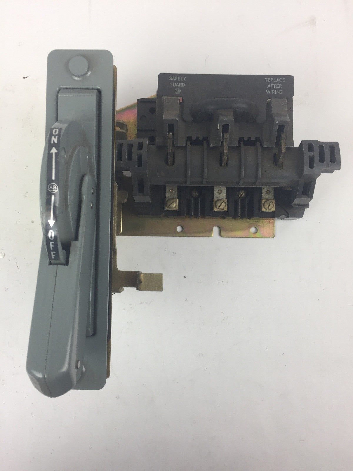 ALLEN BRADLEY 1494F-NL30 UNFUSED DISCONNECT SWITCH LEFT HAND OPERATOR 30A 3 POLE