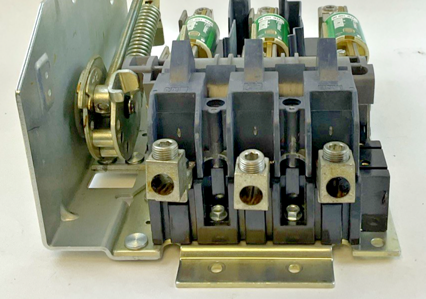 ALLEN BRADLEY 1494V-DS200 DISCONNECT SWITCH 200A 600VAC SER.D