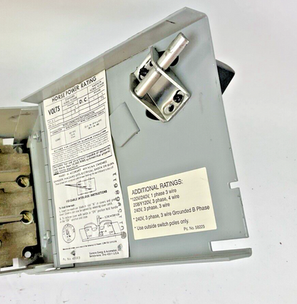 SIEMENS V7B3211 VACU-BREAK SWITCH 30A PH3 240V 3POLE FUSIBLE