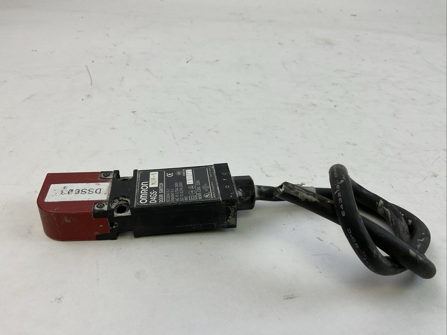 OMRON D4GS-N2R-5 DOOR SWITCH