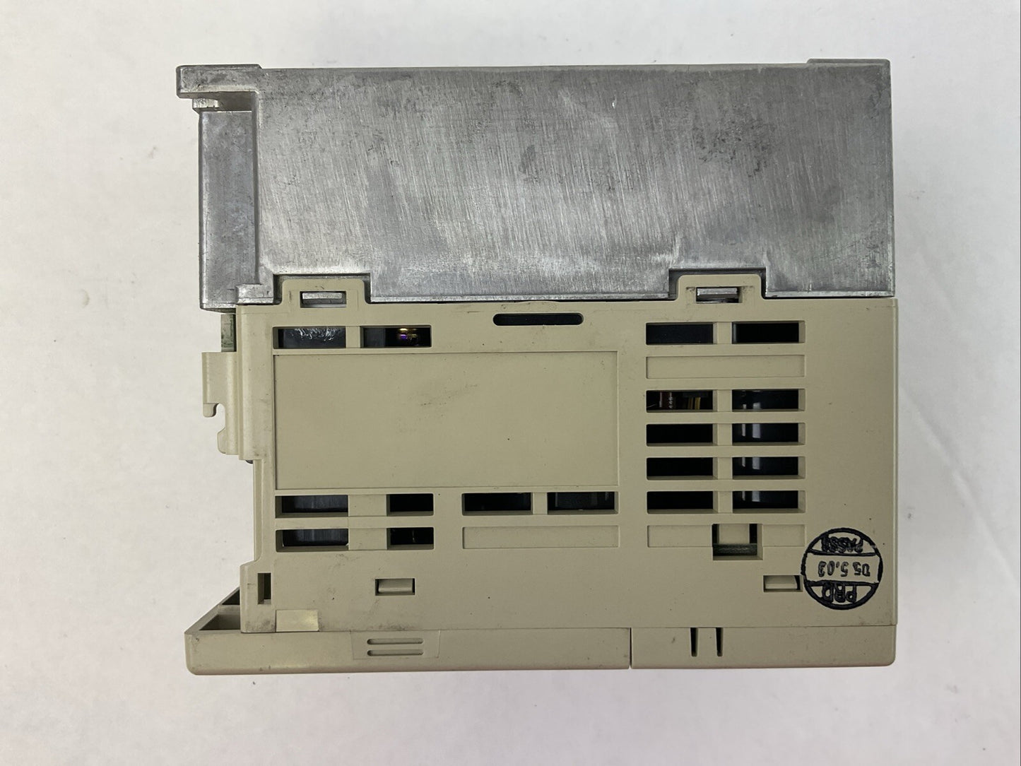YASKAWA CIMR-V7AM20P4 AC DRIVE OUTPUT 3PH 0-230VAC 0-400HZ 3A INPUT 200-230VAC