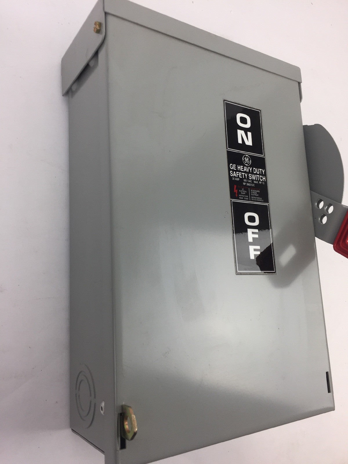 GE TH2261RDC HEAVY DUTY SAFETY SWITCH 2 POLE 2 WIRE 30 AMP VOLTS: 600VDC/250VDC