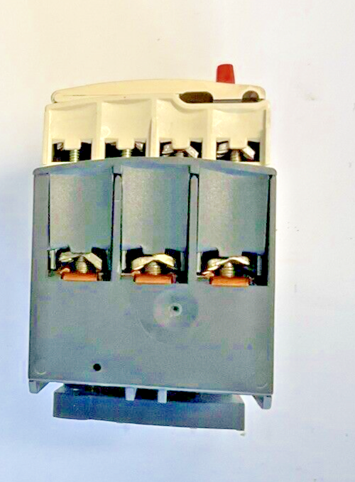 SCHNEIDER ELECTRIC LC1 D09 W/ LRD 12 CONTACTOR OVERLOAD RELAY 25A 690V 50/60HZ