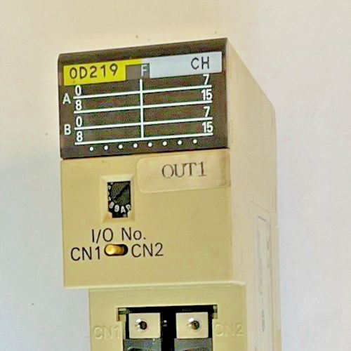 OMRON C200H-0D219 OUTPUT UNIT 24VDC 0.1A/POINT, 6.4A/UNIT ***LOTOF3***