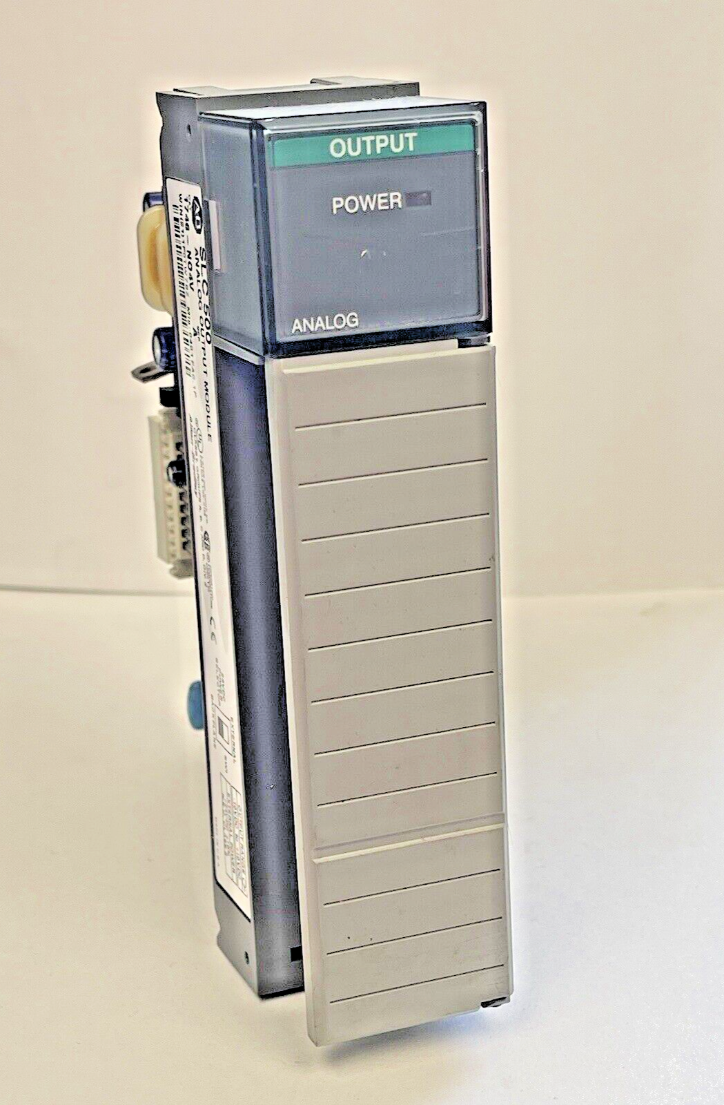 ALLEN BRADLEY - 1746-N04V SER. A - SLC 500 ANALOG OUTPUT MODULE - 24VDC PWR SELE