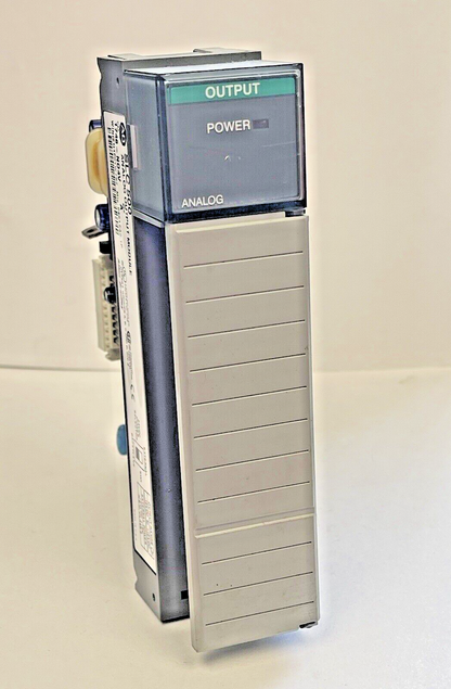 ALLEN BRADLEY - 1746-N04V SER. A - SLC 500 ANALOG OUTPUT MODULE - 24VDC PWR SELE