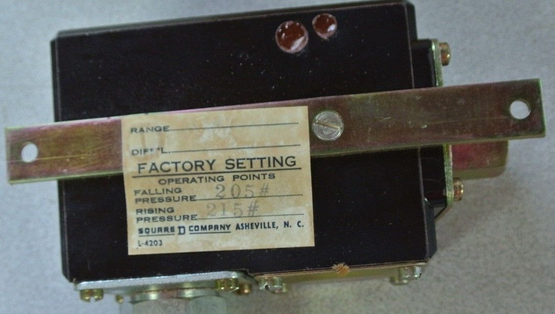 SQUARE D 9012 FHG-2 DIFFERENTIAL PRESSURE SWITCH - SET 205-215psi - NEW SURPLUS