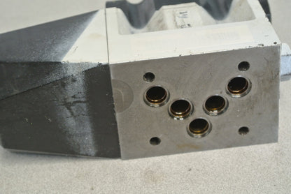 TOKIMEC / VICKERS DG4V-S-2A-M-P7L-H-7-40 DIRECTIONAL CONTROL VALVE / 24VDC COIL