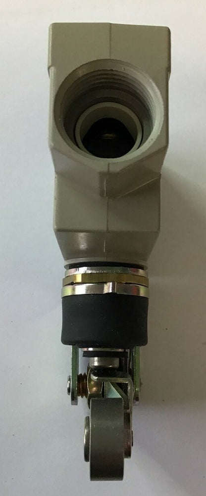 OMRON ZE-NA2-2S LIMIT SWITCH 15A 125,250,OR 480VAC