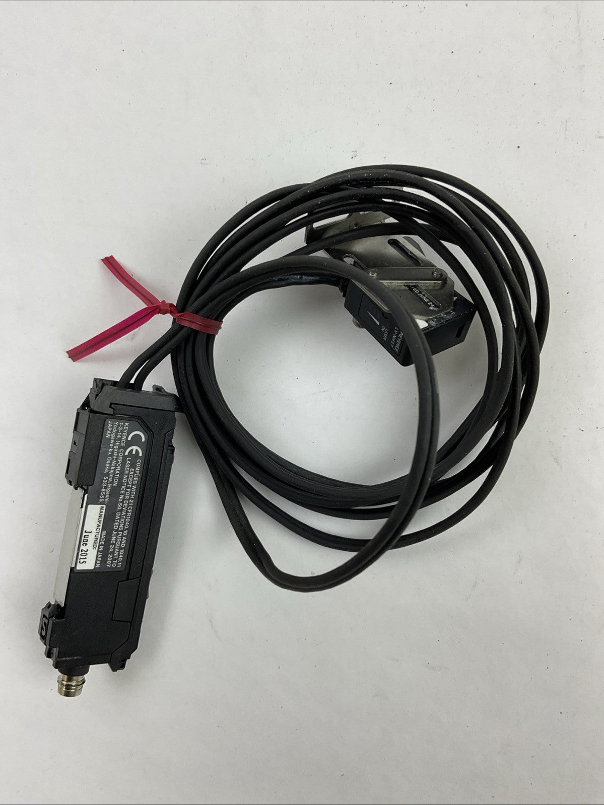 KEYENCE LV-N11CN 24VDC LV-NH37 SENSOR