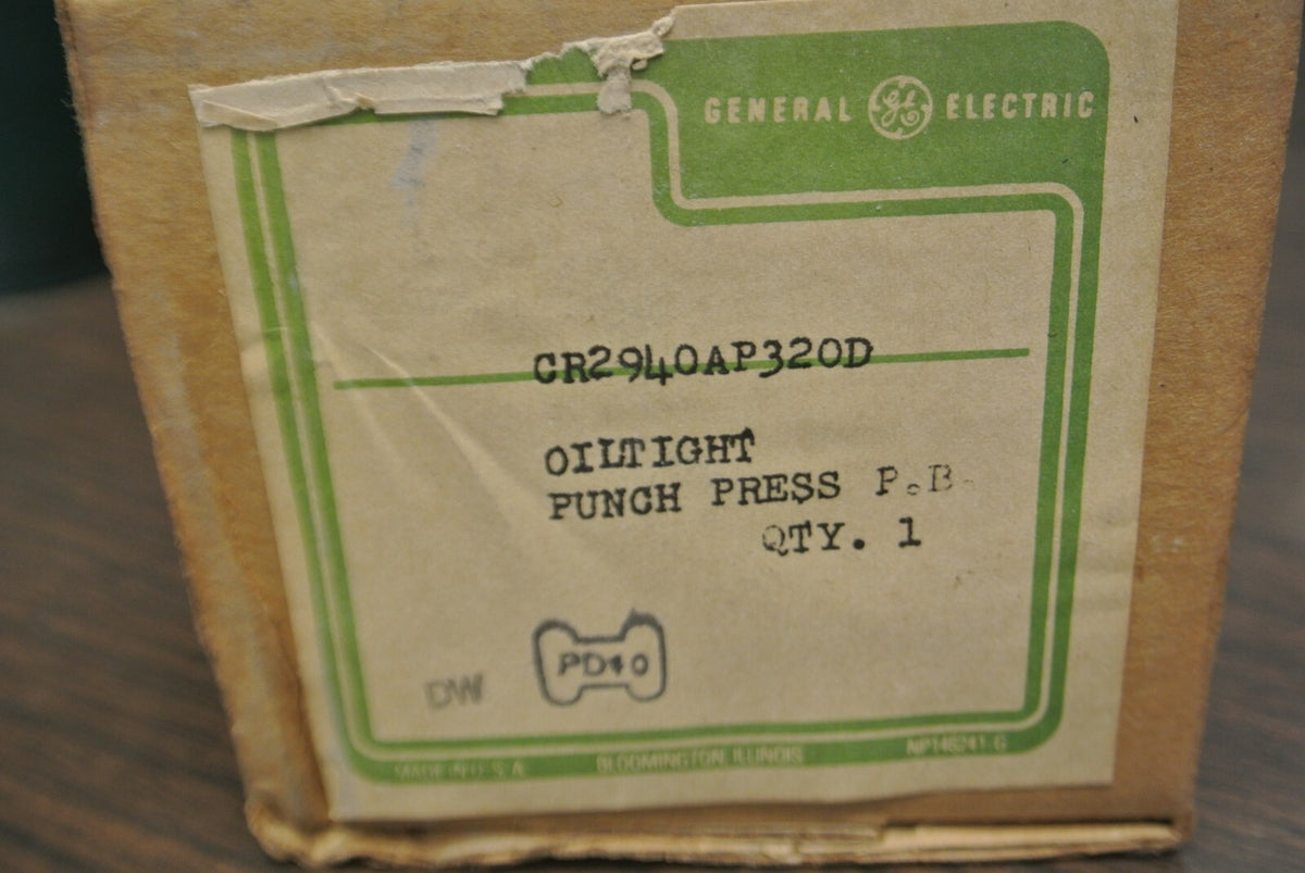 GENERAL ELECTRIC CR2940AP320D OILTIGHT PUNCH PRESS PUSHBUTTON / NEW SURPLUS