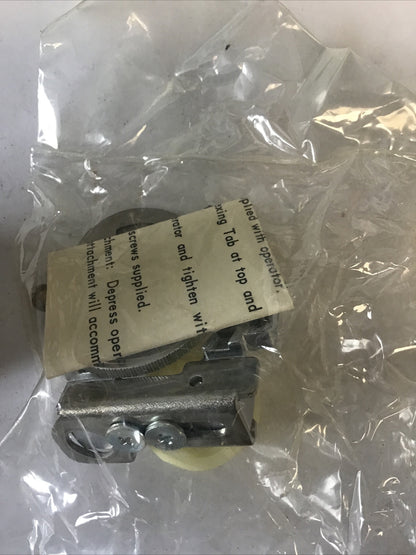 SQUARE D 9001K4 PADLOCK ATTACHMENT/ P.B. LATCHING SER.A ***LOTOF3***
