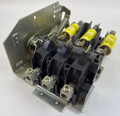 ALLEN BRADLEY 1494V-DS200 SER.B DISCONN SWITCH W/ 1494V-FS200 SER.B W/LPJ125SPI