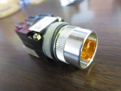 GENERAL ELECTRIC CR104E4224 MIN OILTIGHT ILLUM. PUSHBUTTON 120V - NEW SURPLUS