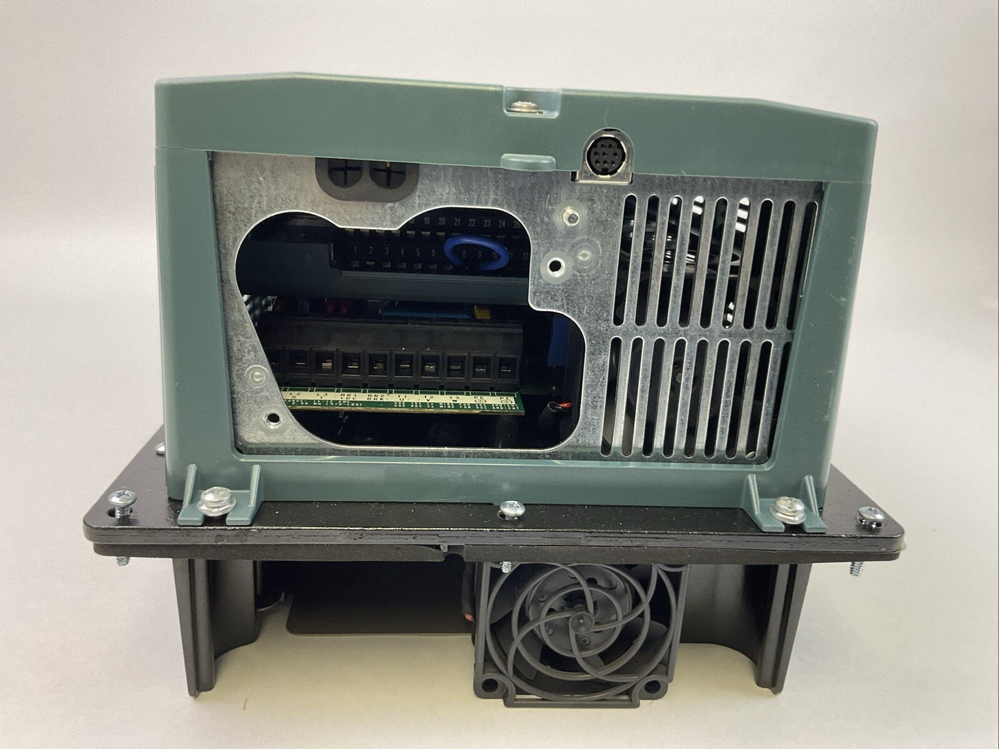 ROCKWELL AUTOMATION 9VT41F-011BTANN AC DRIVE SER A 400V 7.5HP FIRMWARE NO 3.001