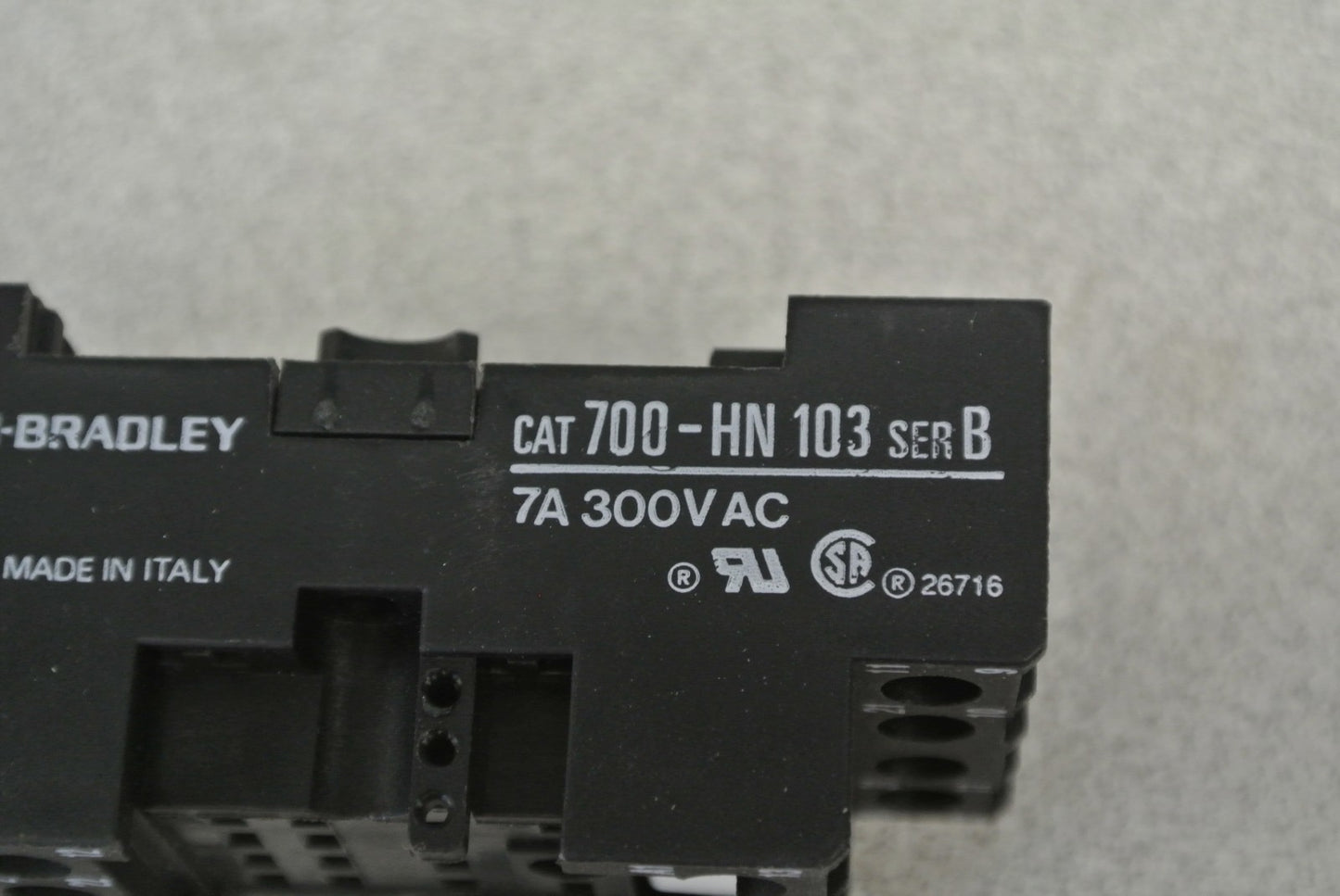 ALLEN-BRADLEY 700-HN103 Ser. B / 14-BLADE SOCKET / BASE / NEW SURPLUS
