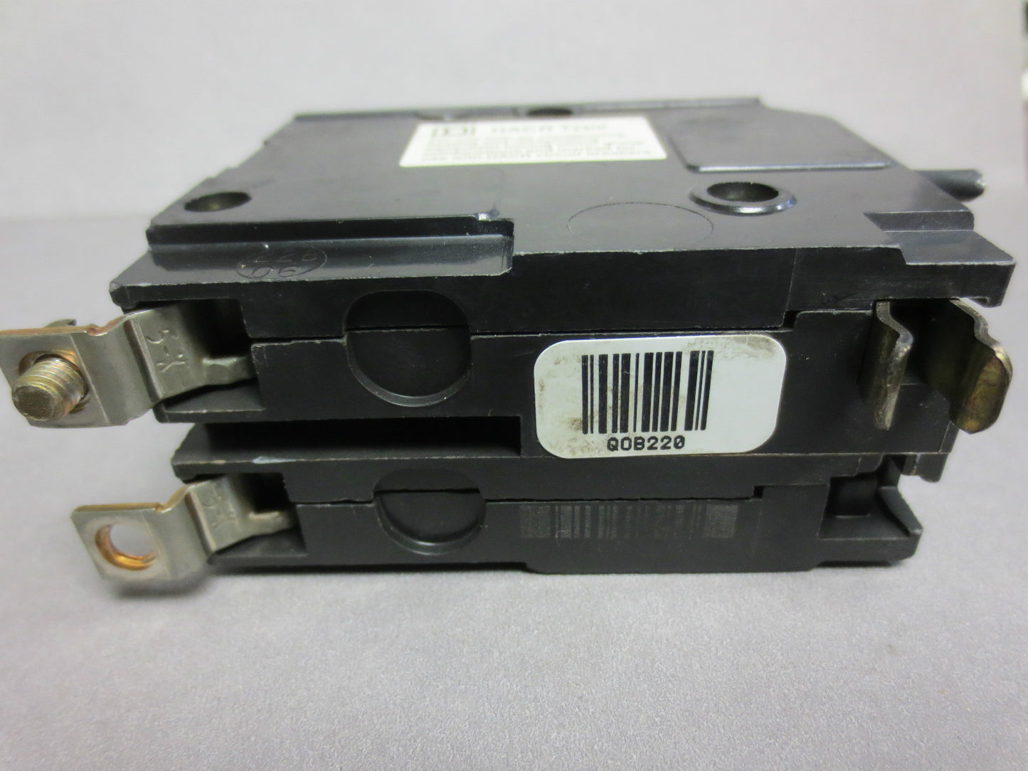 SQUARE D QOB220 CIRCUIT BREAKER 2-POLE 20A 120/240VAC