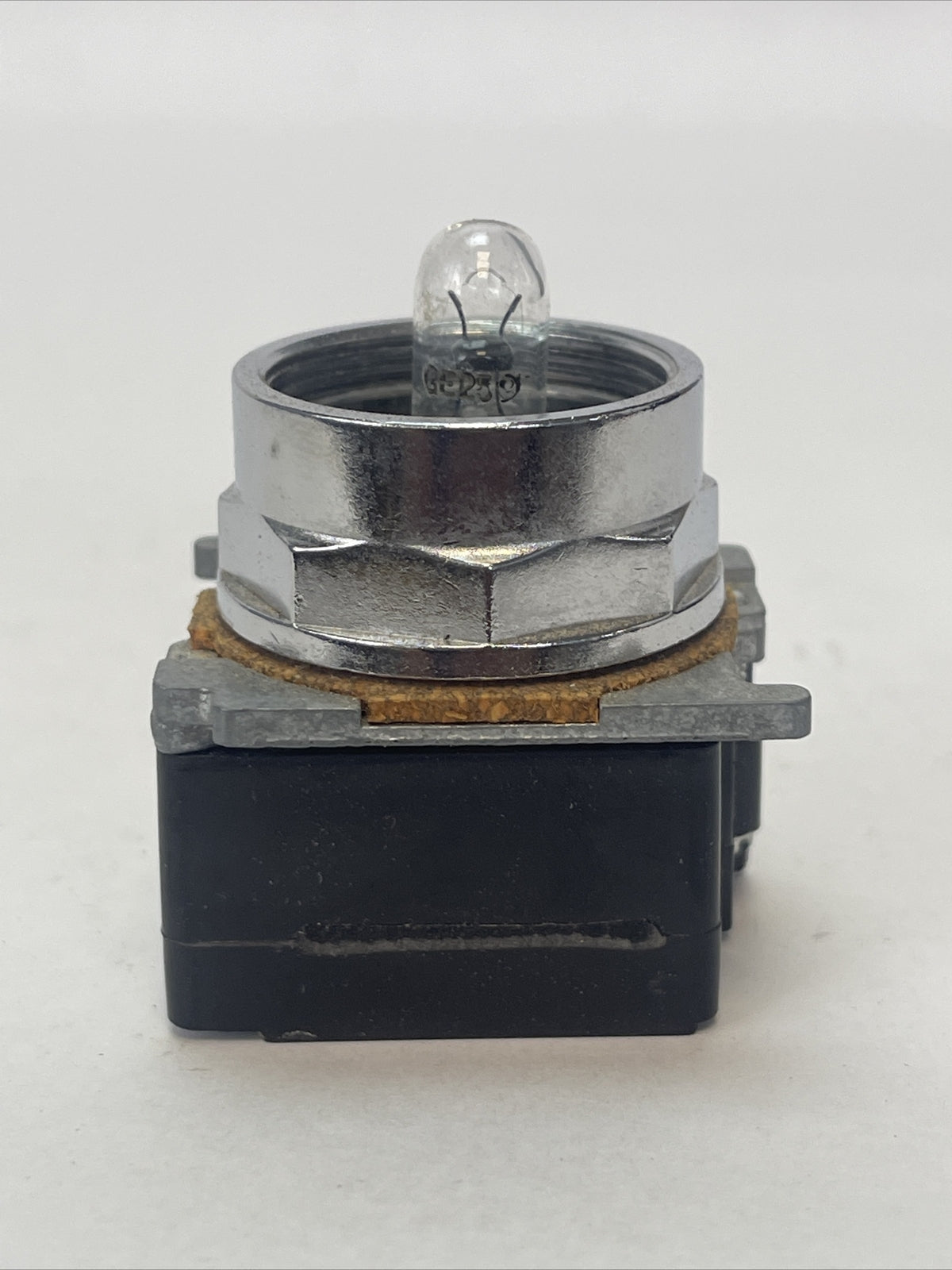 CUTLER HAMMER 10250T182 STD. IND. LIGHT TRANS. 1 HOLE MTG. 240V 50-60HZ
