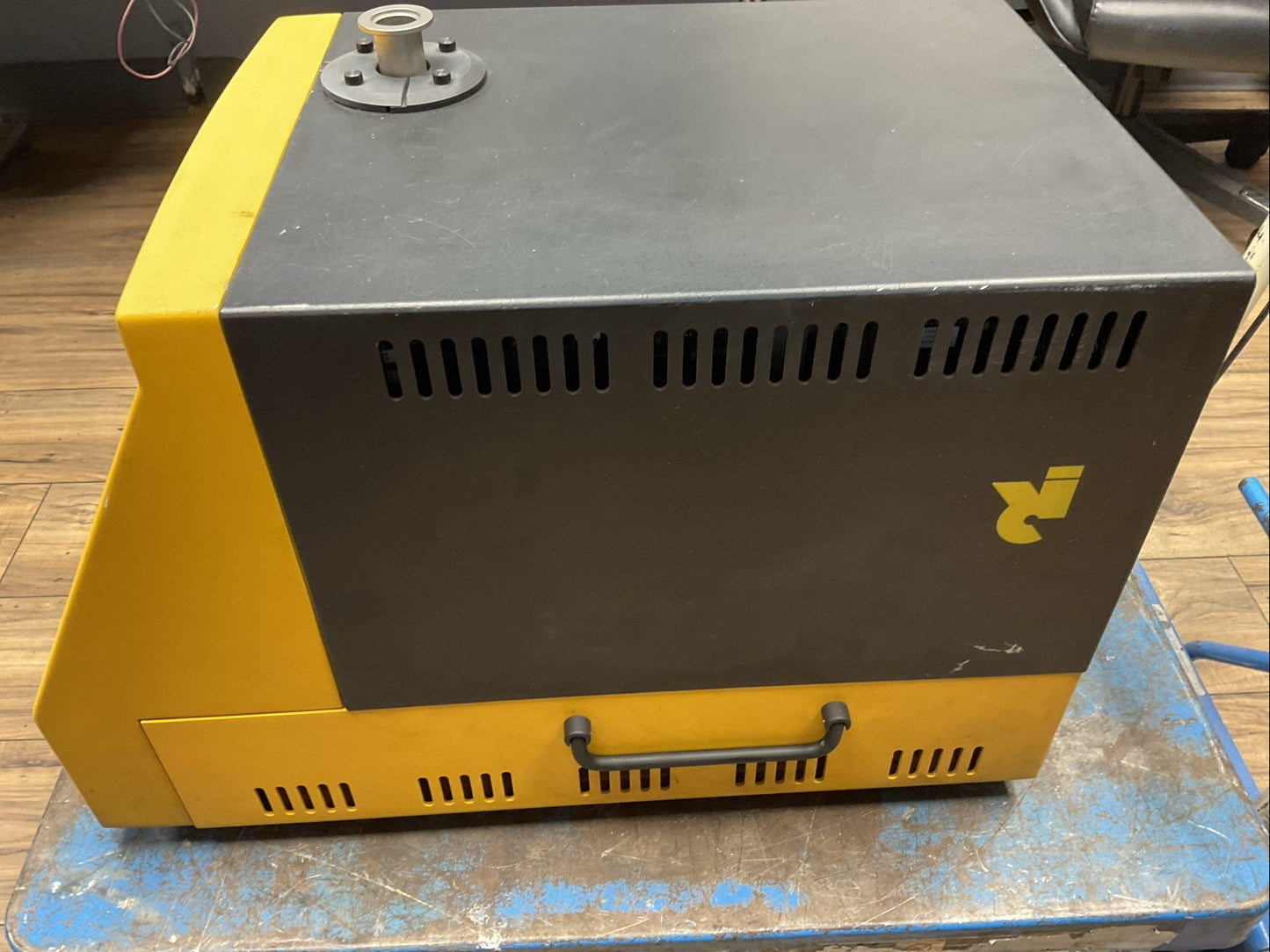 AMERICAN INDUSTRIAL INC MD490M VIC LEAK DETECTOR 100-240VAC 250W 50/60HZ
