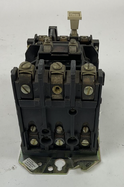 ALLEN BRADLEY509-AOD STARTER SER.A  600VAC 5HP CB236 120V COIL NO HEATERS