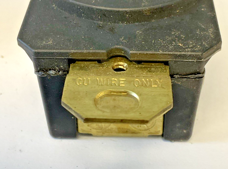 PASS & SEYMOUR L1620-R TURNLOK RECEPTACLE 20A 3PH 480V 3P 4W ***LOTOF3***