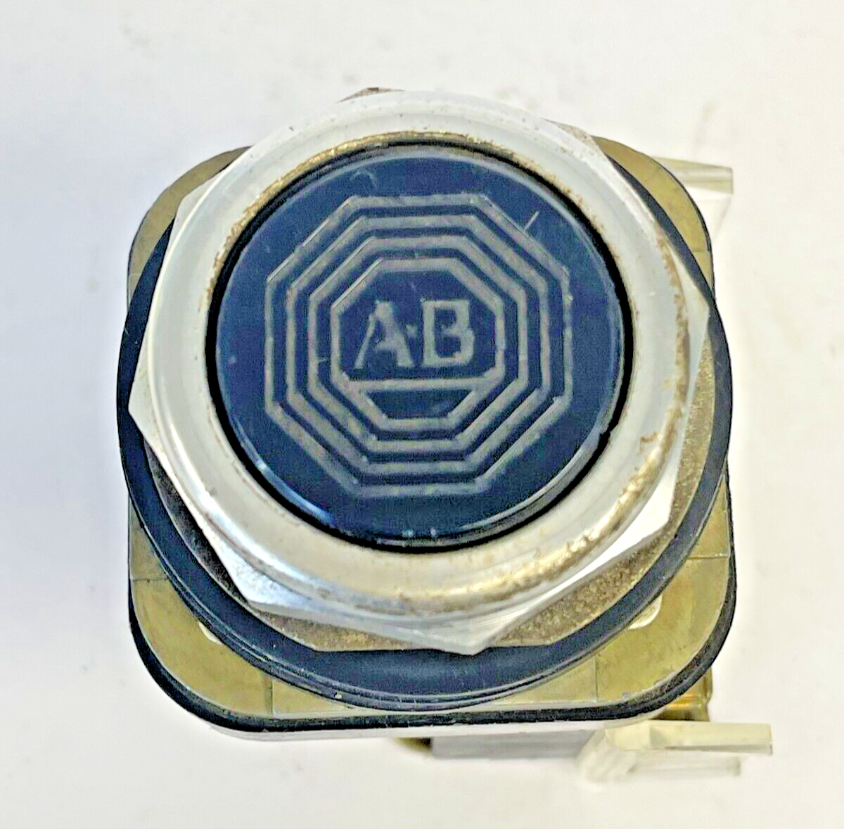 ALLEN-BRADLEY - 800T-A... - SERIES T - PUSH BUTTON MOMENTARY - BLACK