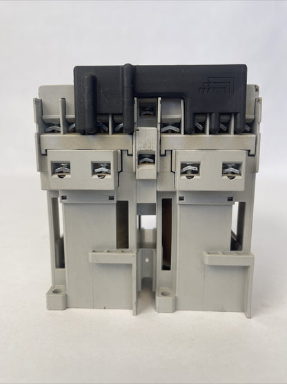 ALLEN BRADLEY REVERSING STARTER (104-C12DJ22 600VAC 32A 10HP + 193-T1AC12)