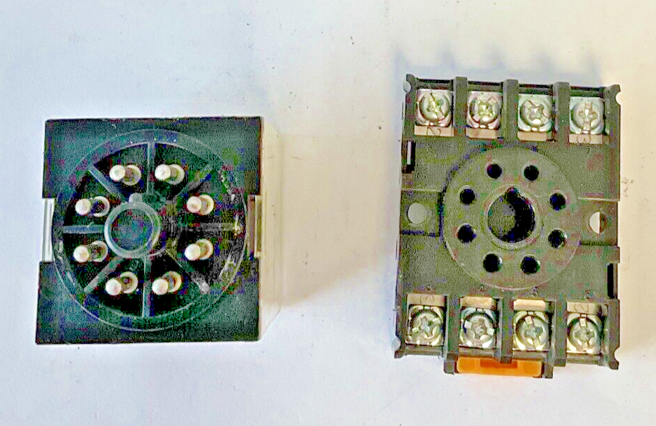 OMRON MK2PN-S RELAY 10A   W/YOUNG NDS 8 BASE 300V 10A** LOTOF2**