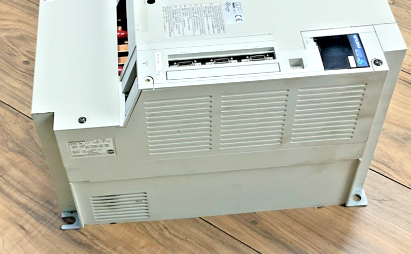 MITSUBISHI MR-J2S-15KB-PX139 SERVO DRIVE 15KW 170V 360HZ 87A
