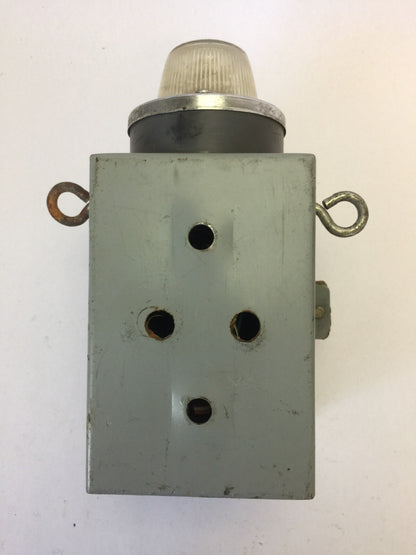 STRATOLITE #105 SAE-R(2)-72 D.O.T. PM-392 ENCLOSURE MISSING/BROKE LED BULB