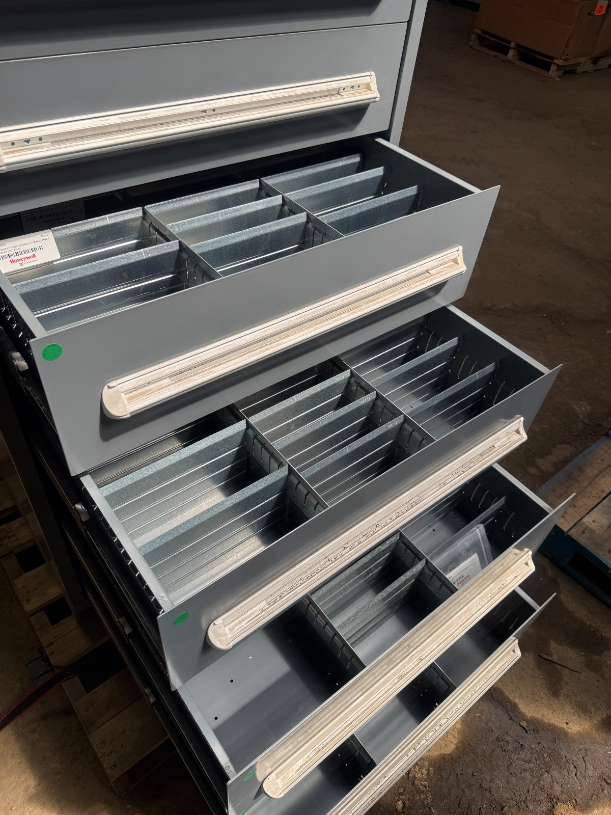 VIDMAR 7 DRAWER CABINET RANDOM DIVIDERS PER DRAWER  ***NO KEY***
