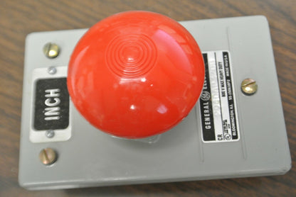 GENERAL ELECTRIC CR2940AP320D OILTIGHT PUNCH PRESS PUSHBUTTON / NEW SURPLUS