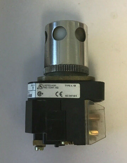 ALLEN BRADLEY 800T-P16 SER.T WHITE PUSH BUTTON 120V 50/60HZ, 755/1866 LAMP