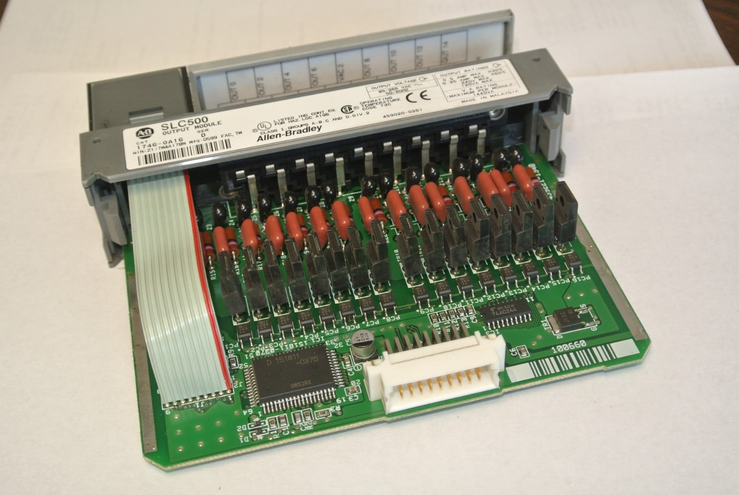 ALLEN-BRADLEY 1746-OA16 Ser. D - OUTPUT MODULE for SLC500